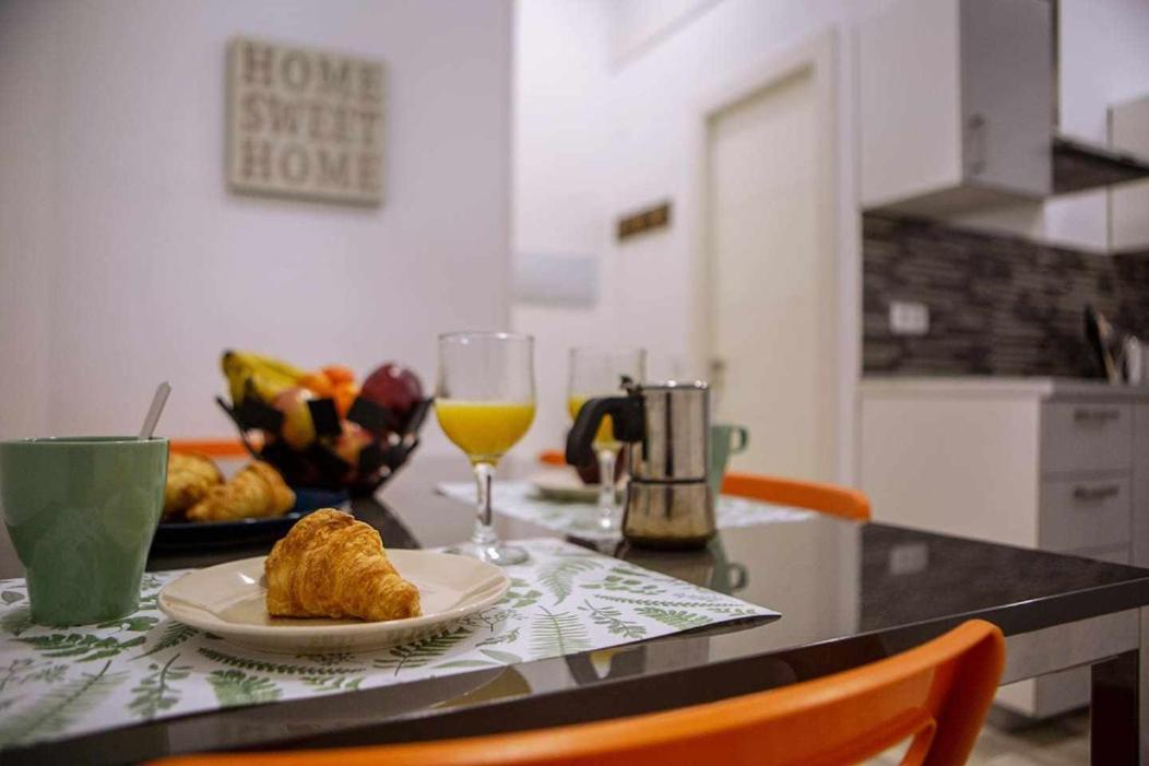 Calle Huertas Corazon By Regalatemadrid Exterior photo